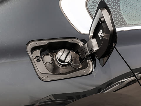 2026�� �Ŀ� 735Li ������װ
