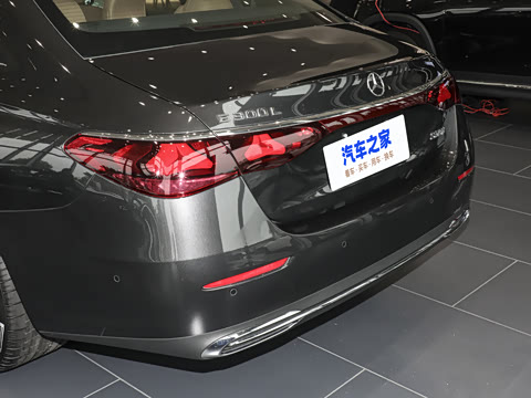 2025�� �Ŀ� E 300 L ������