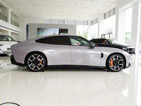 2025�� 702 ������ Ultra