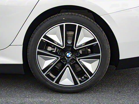 2026�� eDrive 40 L ��ҹ�˶���װ