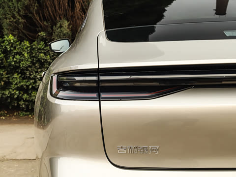 2026�� 225km EM-i Զ�����ǺӰ�