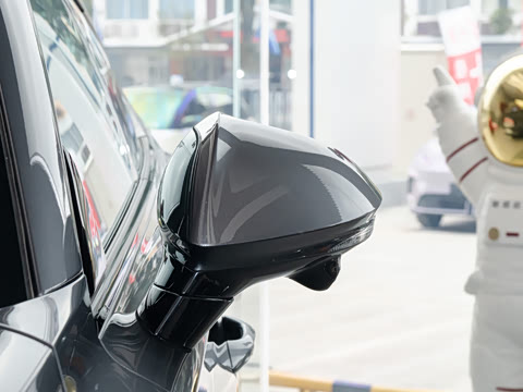 2026�� 2.0T Trophy+ �����˶���