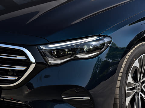 2026�� �Ŀ� E 300 L ������