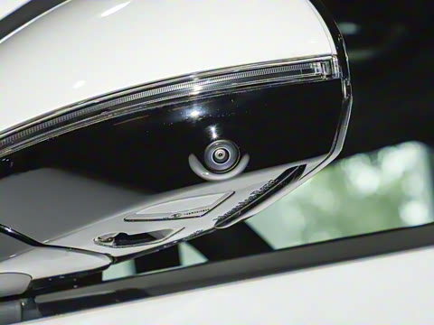 2024�� E 350 e L ���ʽ��϶����γ�