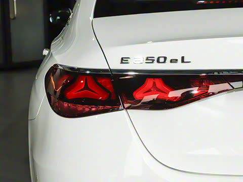 2024�� E 350 e L ���ʽ��϶����γ�