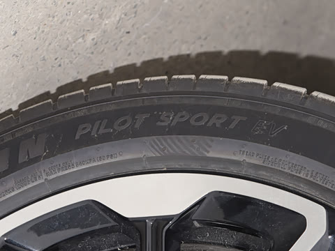 2026�� ���� 1704 Max �Ƽ���