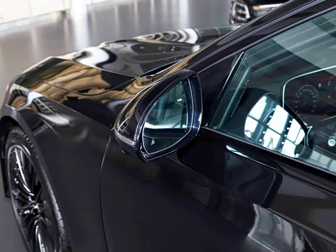 2026�� E 300 �������˶���