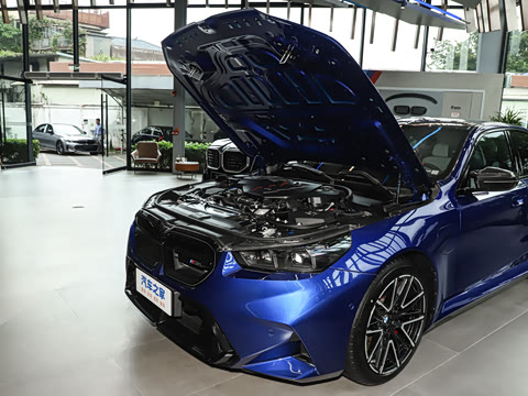 2025�� M5