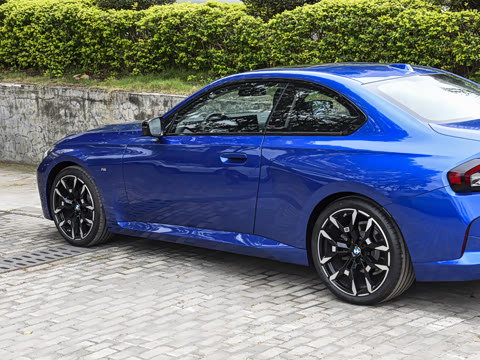 2026�� 225i M�˶���ҹ��װ