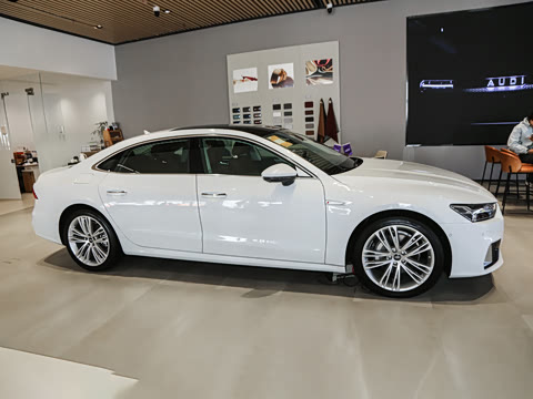 2025�� 45 TFSI quattro ������