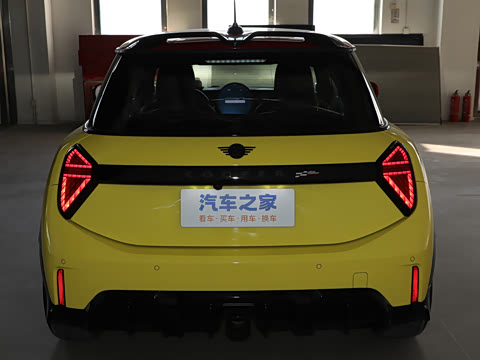 2025�� JOHN COOPER WORKS