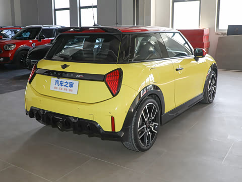 2025�� JOHN COOPER WORKS