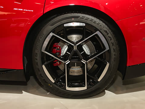 2025�� 750 ���� Max