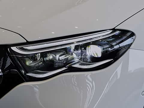 2025�� �Ŀ� E 300 �������˶���