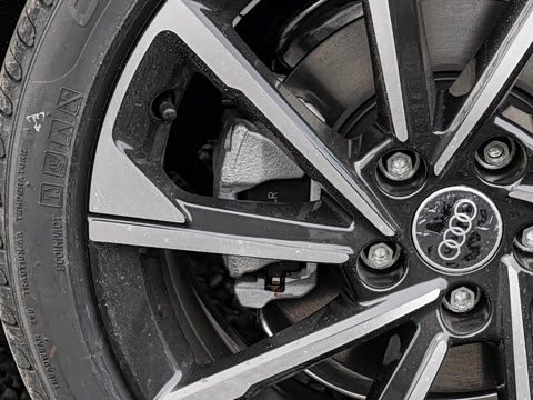 2026�� 200���������� 40 TFSI ����������