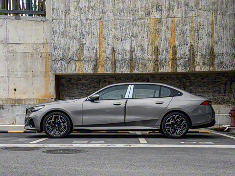 2026�� 530Li ������ M�˶���װ