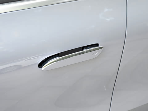 2026�� ����� 400 L 4MATIC