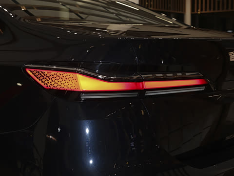 2026�� 735Li M�˶���װ