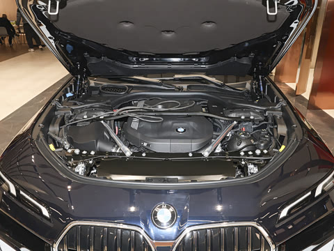 2026�� 735Li M�˶���װ