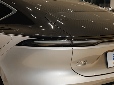 2025�� 102kWh ��ƽ���ر��