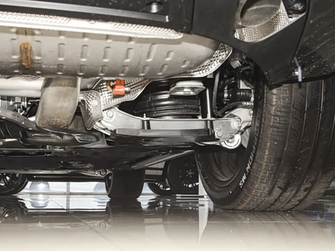 2026�� 3.0 L6 400PS SE�����