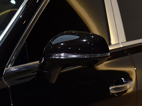 2026�� 4.0T V8 ��ϼ���ư�