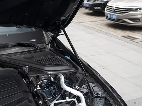 2026�� E 300 L ������