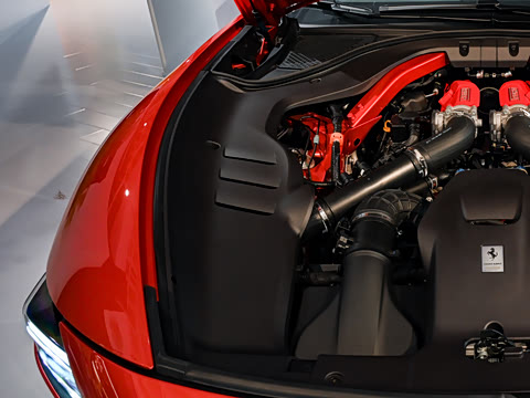 2026�� 3.9T V8 Spider