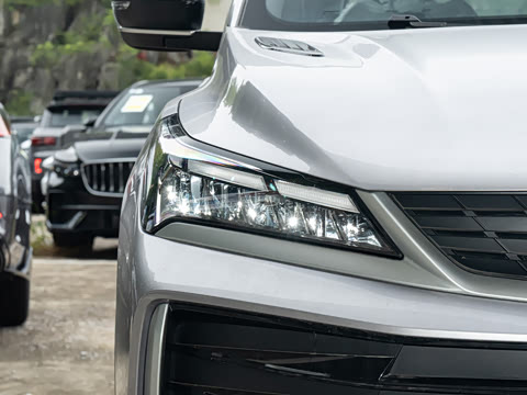 2025 ԽL 1.5TD DCT Խ