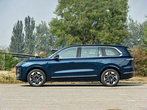 2025�� �Ŀ� ����Max