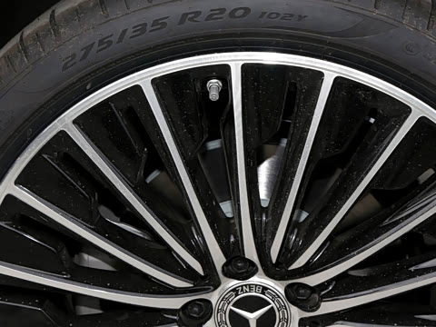2026�� �Ŀ�� E 300 L ʱ���˶���