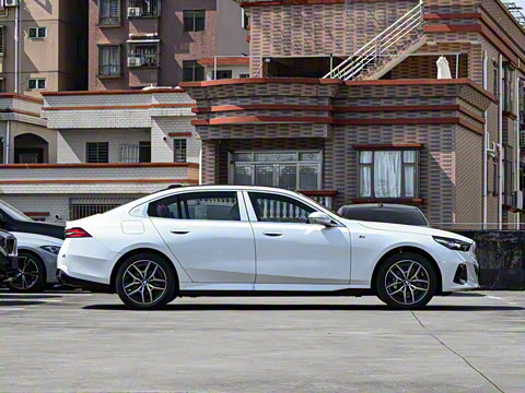 2026�� eDrive 40L M�˶���װ