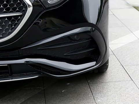 2026�� �Ŀ� E 300 L �����˶���