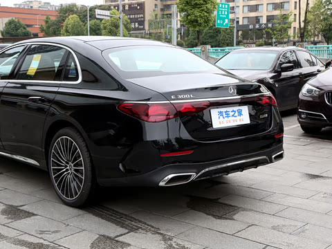 2026�� �Ŀ� E 300 L �����˶���