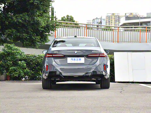 2026�� 530Li ������ M�˶���װ