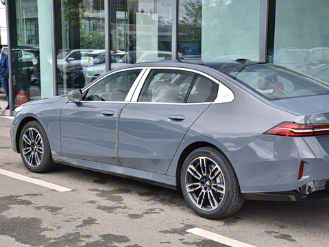 2026�� 530Li ������ M�˶���װ