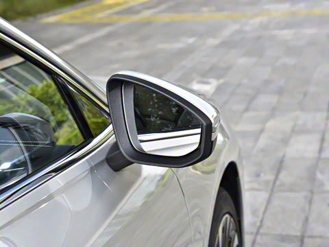 2026�� L 300TSI DSG ������