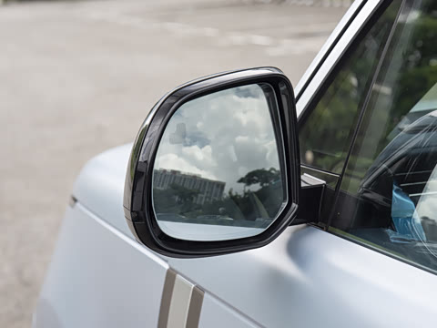 2026�� 4.4 V8 SV����� ����