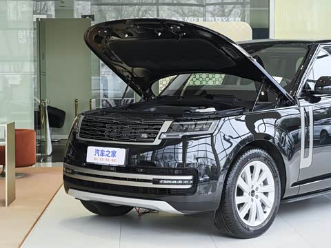 2026�� 3.0 L6 400PS SE�����