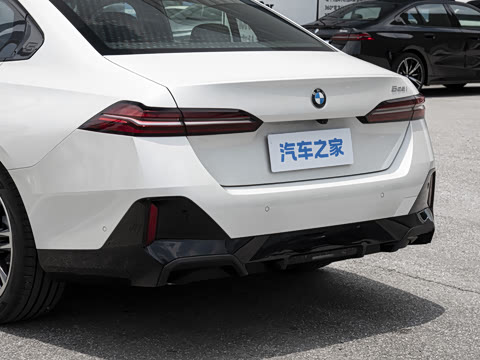 2026�� 525i M�˶���װ