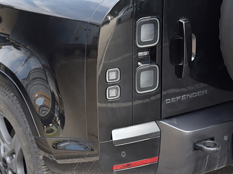 2026�� 110 3.0T P400 X-Dynamic SE