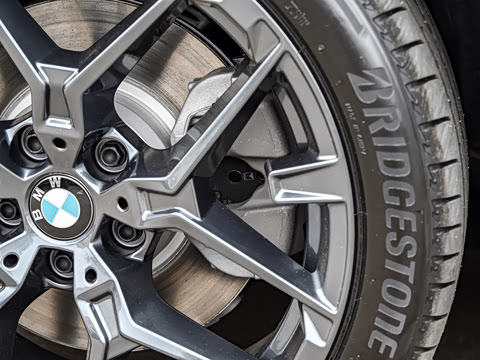 2026�� 330Li ������ M�˶���ҹ��װ