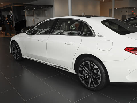 2024�� E 350 e L ���ʽ��϶����˶��γ�