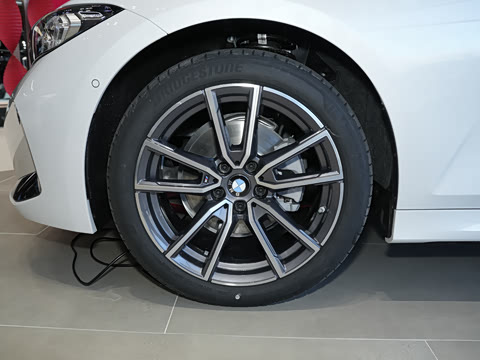 2026�� 325Li M�˶���װ