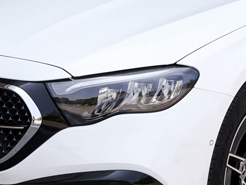 2026�� �Ŀ� E 300 L �����˶���