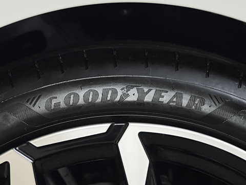 2026�� 225i M�˶���ҹ��װ