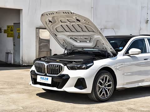 2026�� �Ŀ� eDrive 35L M�˶���װ