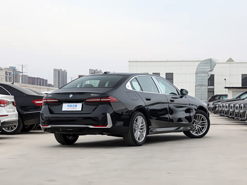 2026�� �Ŀ� 525Li ������װ