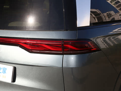 2026 DM-i 1.5T 218KM Խ