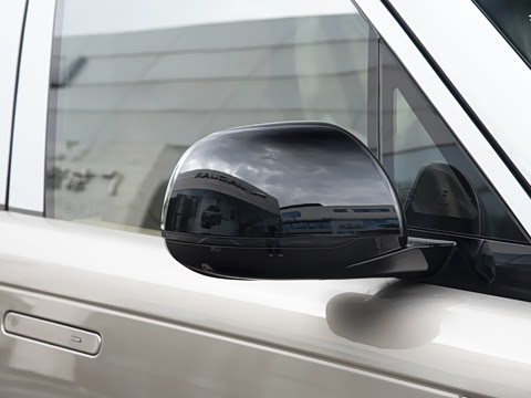 2026�� 3.0 L6 400PS SE�����